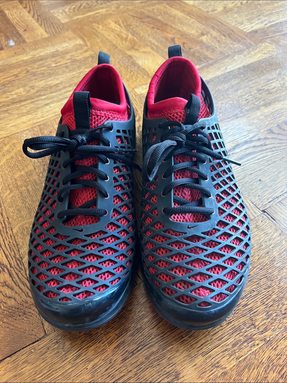 Nike Men's Black Overlay Athletic Sneakers with Red Mesh